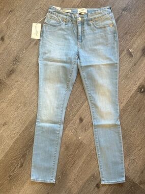 NWT 4 Universal Thread Light Wash Mid Rise Curvy Skinny Jeans